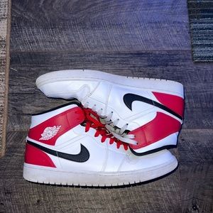 Nike jordan 1 retro high red, white, black